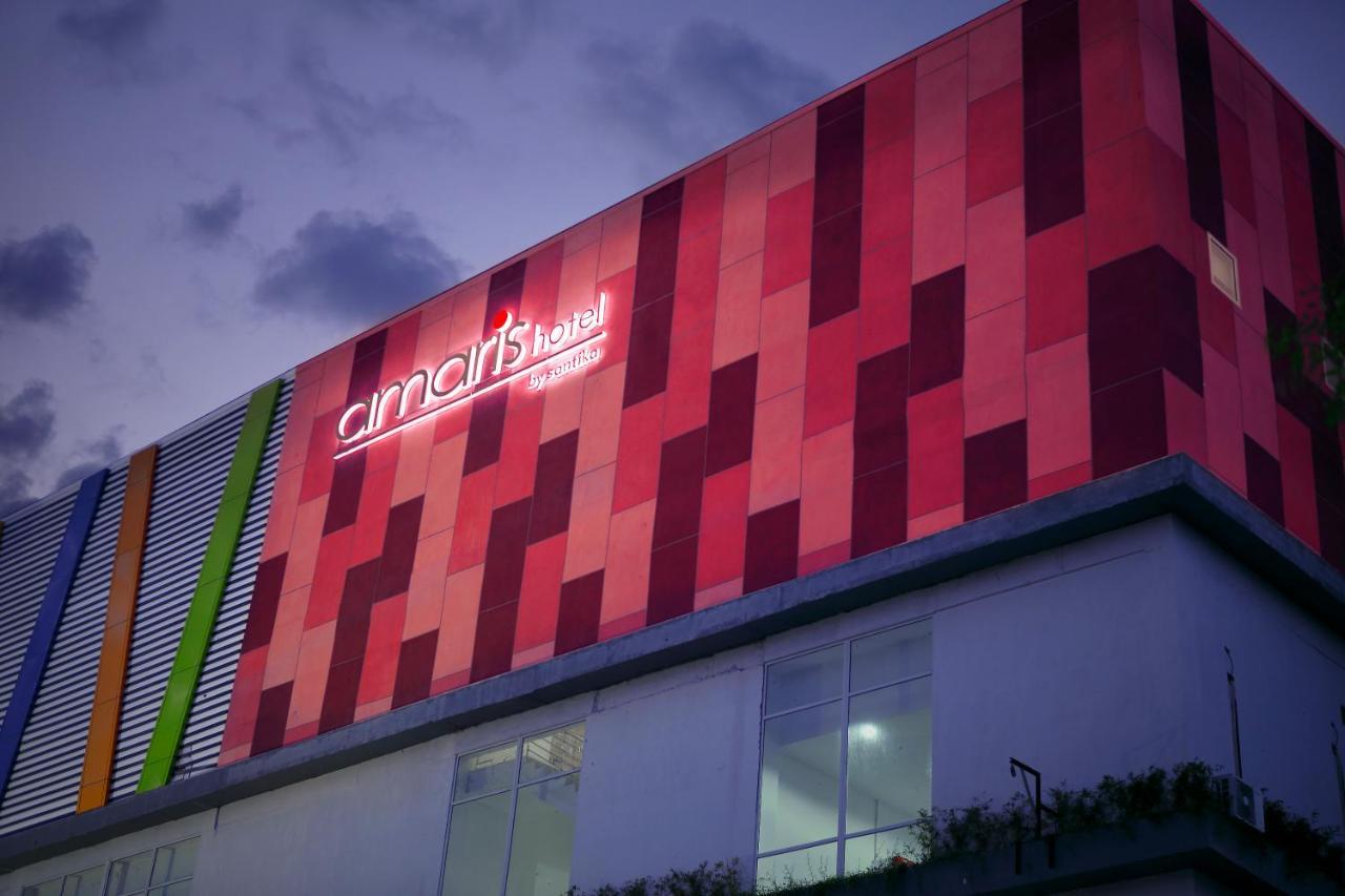 Amaris Hotel Ponorogo Exterior foto