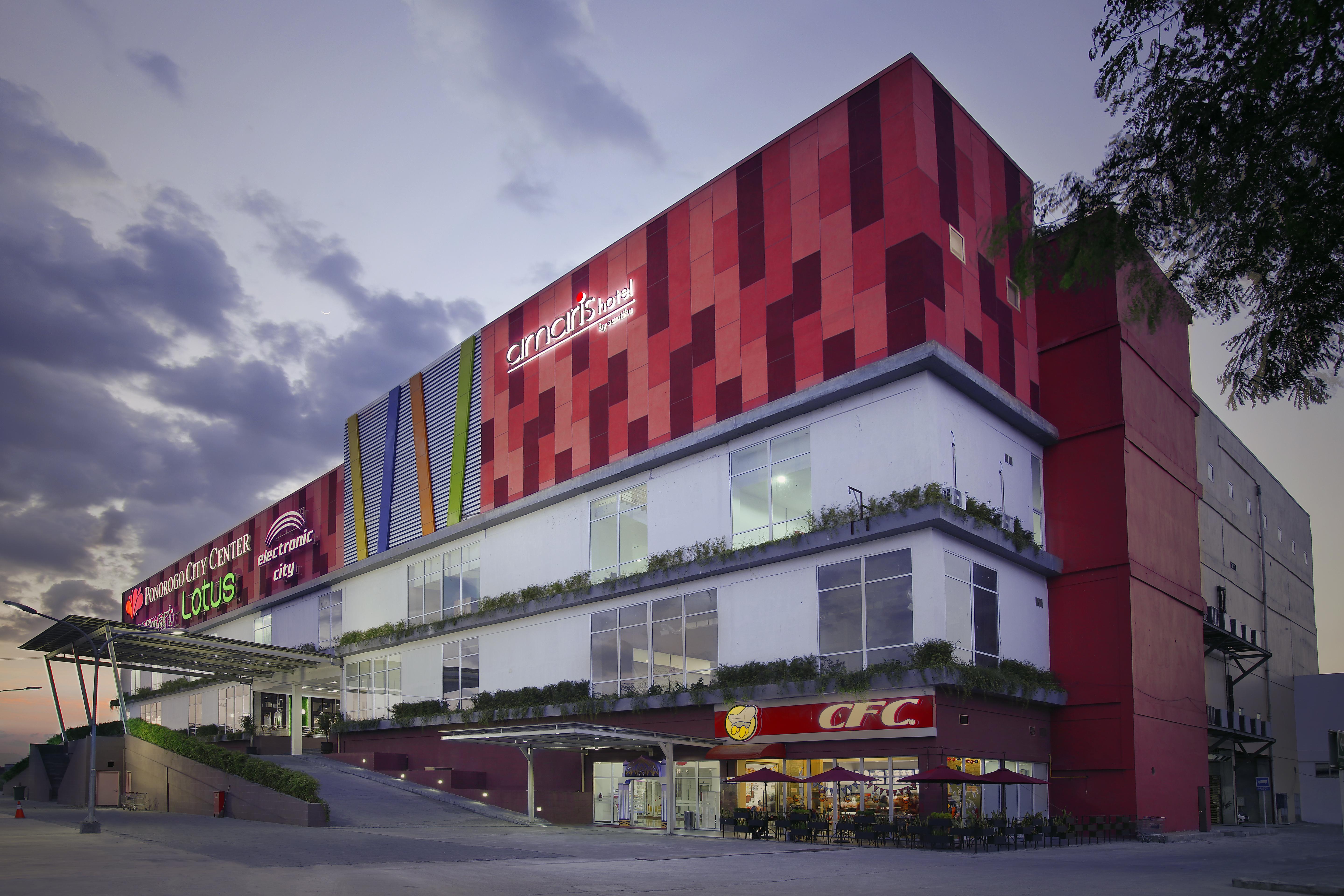 Amaris Hotel Ponorogo Exterior foto